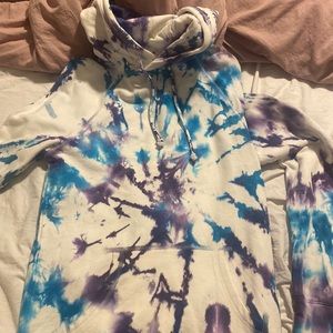 White tie dye sweatshirt